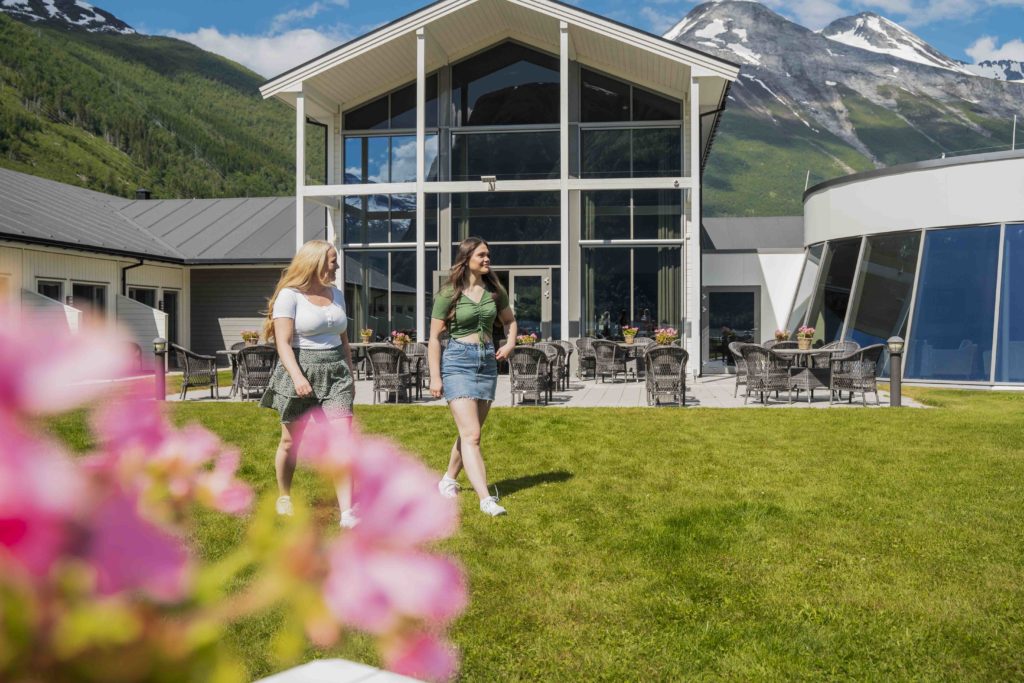 Hagen utenfor hotellet