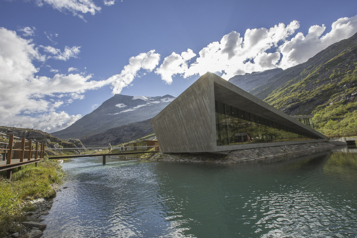 Trollstigen - Rauma - Photo Oddgeir Visnes - visitnorthwest.no