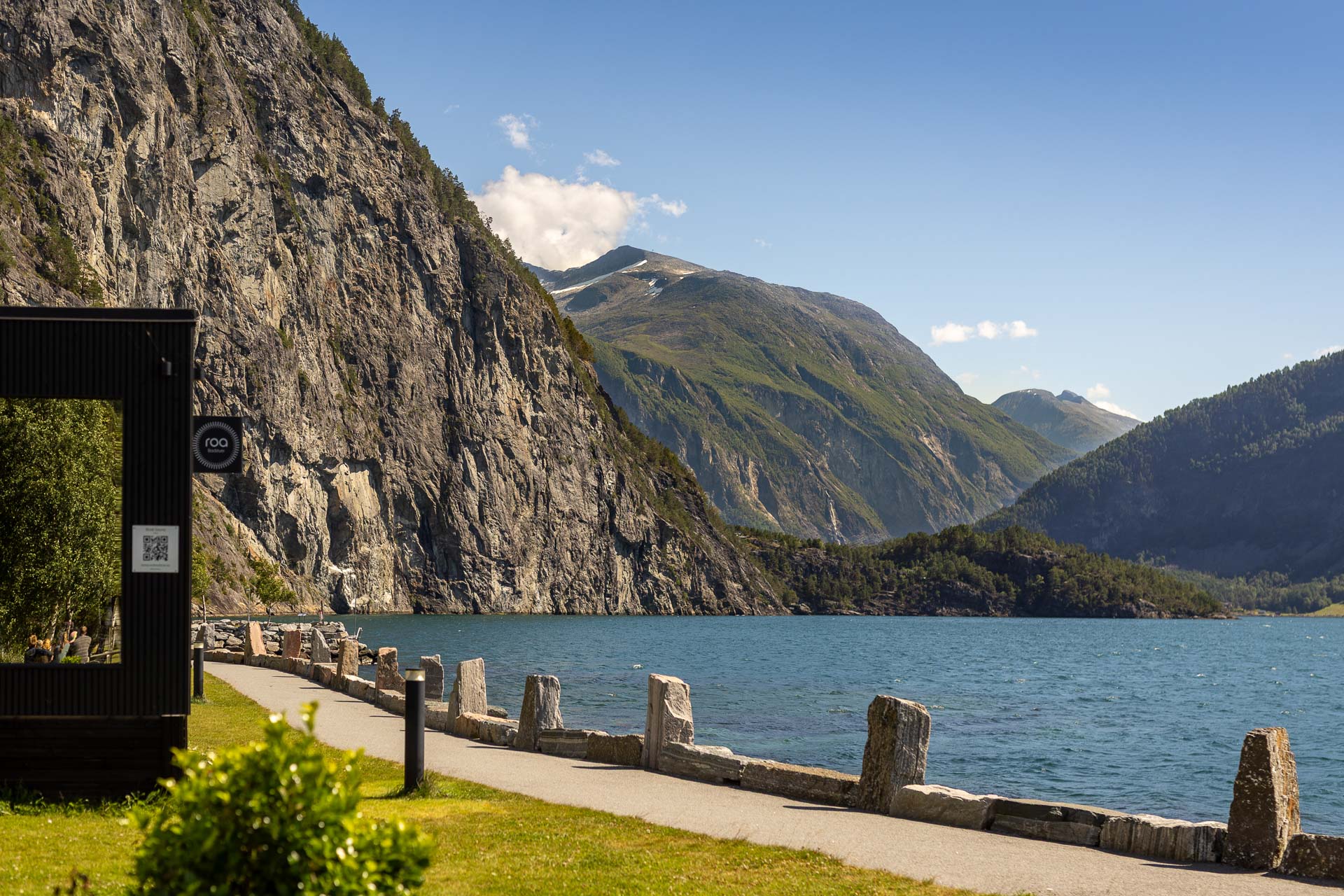 OPPKOK badstue ved fjorden i hagen på Valldal Fjordhotell